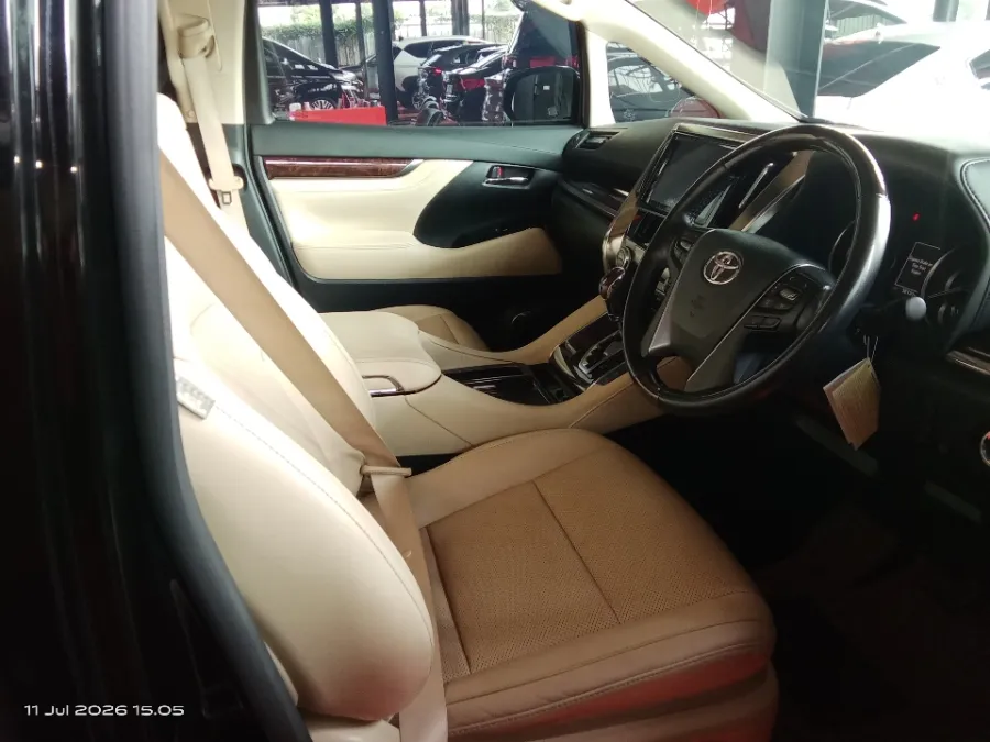 Foto Mobil Bekas Kabin Depan Toyota Alphard 2.0 tahun 2020
