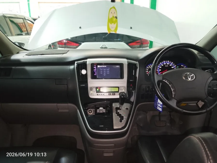 Foto Mobil Bekas Dashboard Toyota Alphard 2.4 tahun 2007