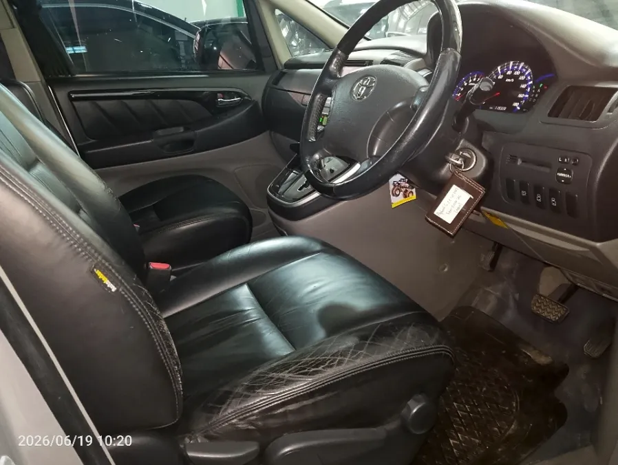 Foto Mobil Bekas Kabin Depan Toyota Alphard 2.4 tahun 2007