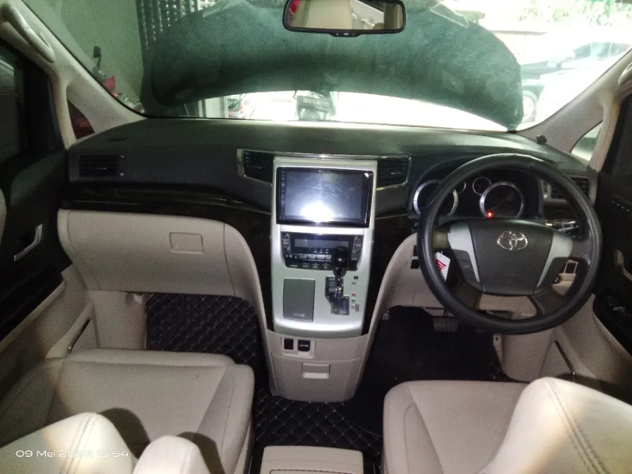 Foto Mobil Bekas Dashboard Toyota Alphard 2.4 G tahun 2013