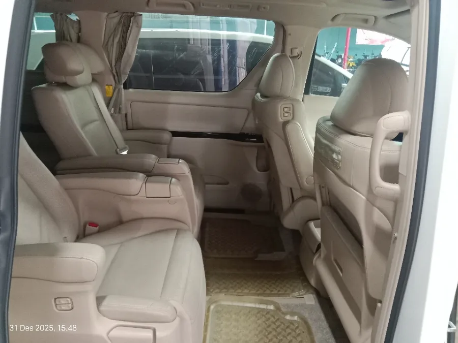 Foto Mobil Bekas Kabin Belakang Toyota Alphard 2.4 G tahun 2013
