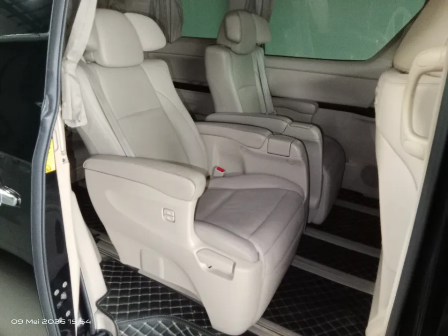 Foto Mobil Bekas Kabin Belakang Toyota Alphard 2.4 G tahun 2013