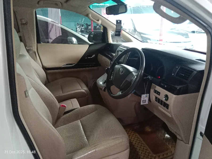 Foto Mobil Bekas Kabin Depan Toyota Alphard 2.4 G tahun 2013