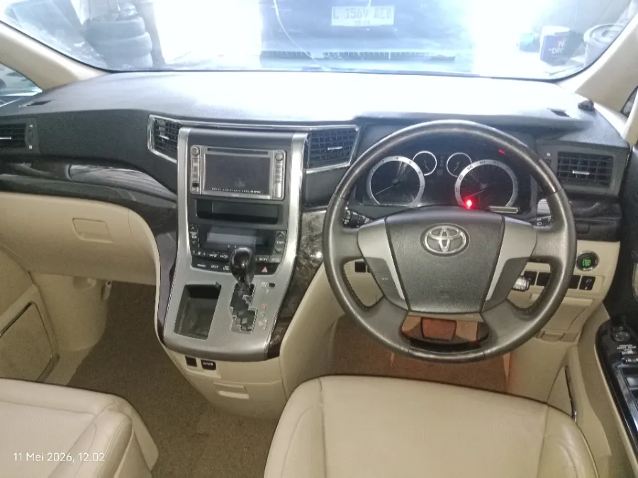 Foto Mobil Bekas Dashboard Toyota Alphard 2.4 G tahun 2014