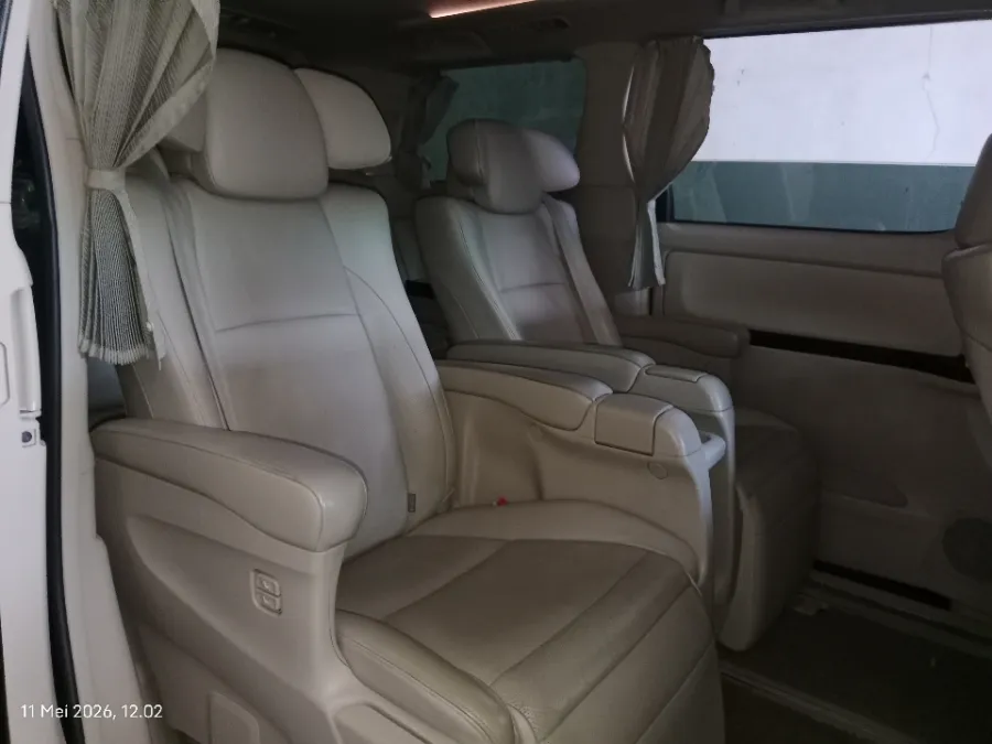 Foto Mobil Bekas Kabin Belakang Toyota Alphard 2.4 G tahun 2014