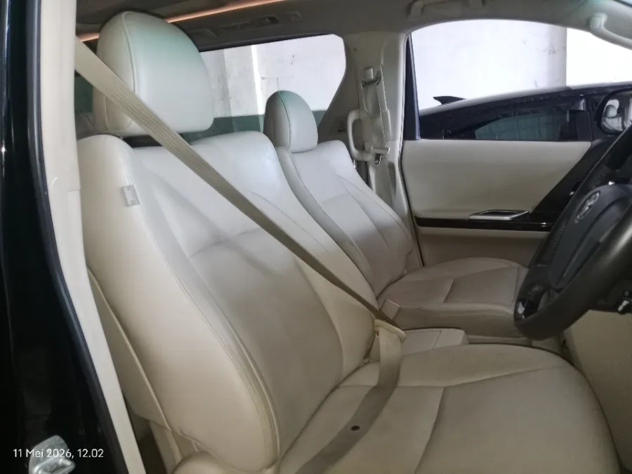 Foto Mobil Bekas Kabin Depan Toyota Alphard 2.4 G tahun 2014