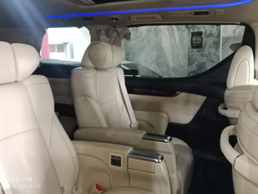 Foto Mobil Bekas Kabin Belakang Toyota Alphard 2.4 G tahun 2018