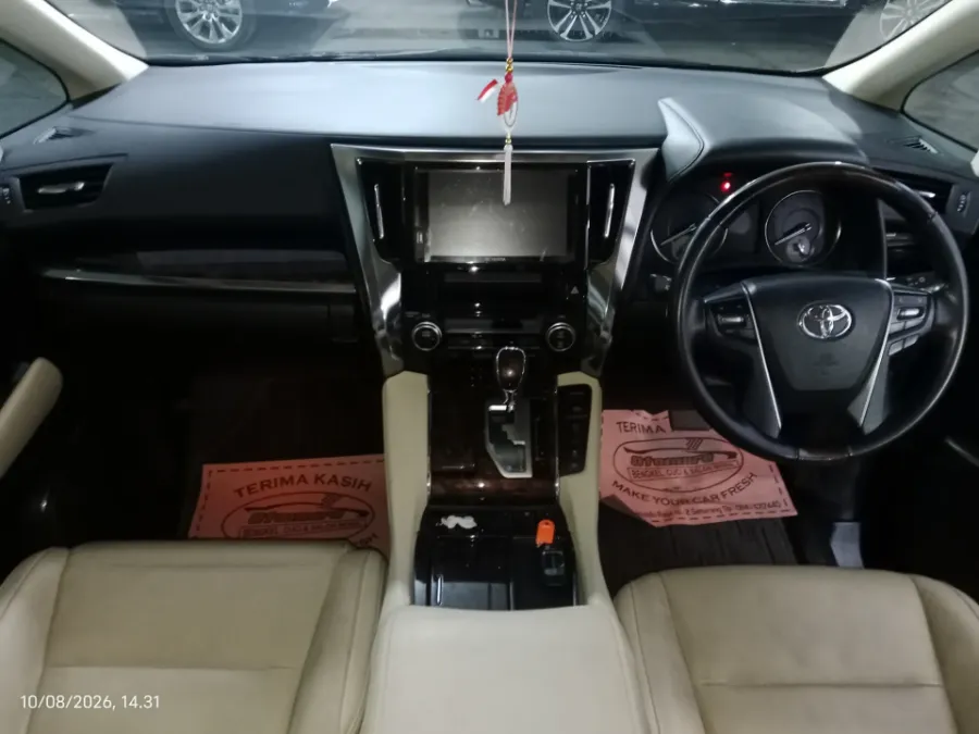 Foto Mobil Bekas Dashboard Toyota Alphard 2.4 G tahun 2021