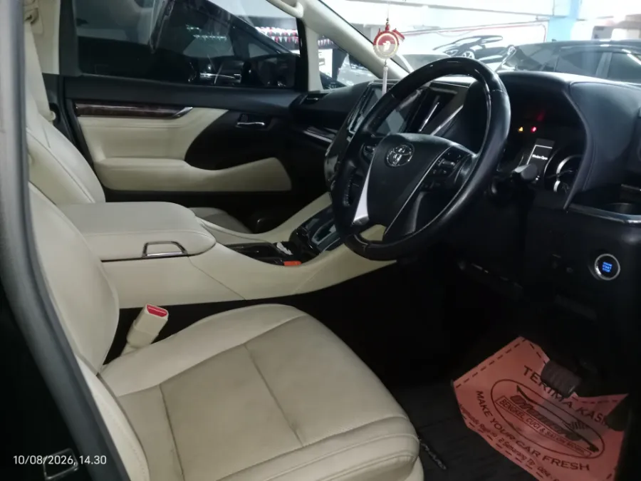 Foto Mobil Bekas Kabin Depan Toyota Alphard 2.4 G tahun 2021