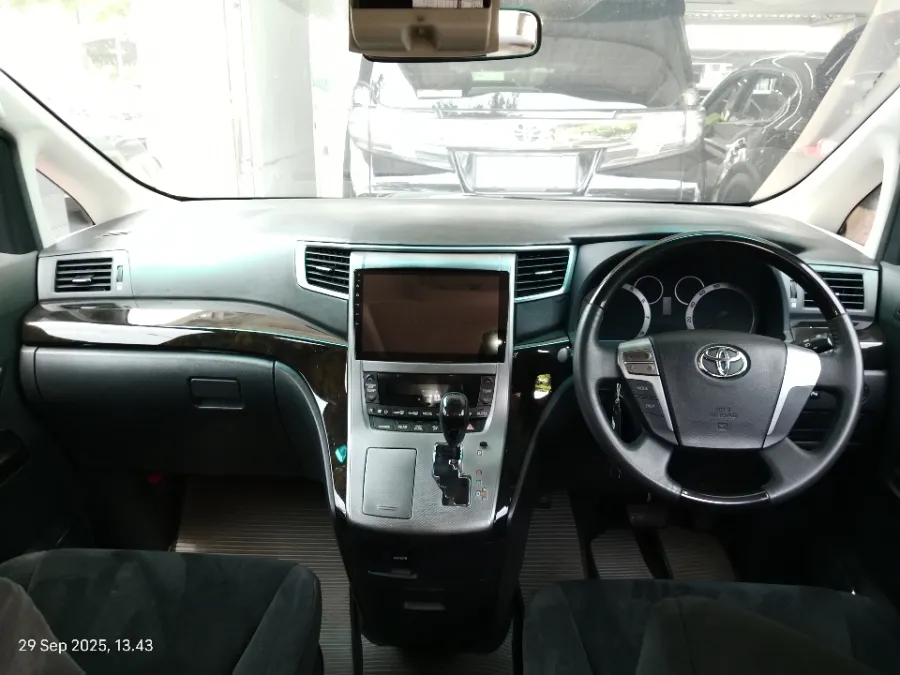 Foto Mobil Bekas Dashboard Toyota Alphard 2.4 S tahun 2012