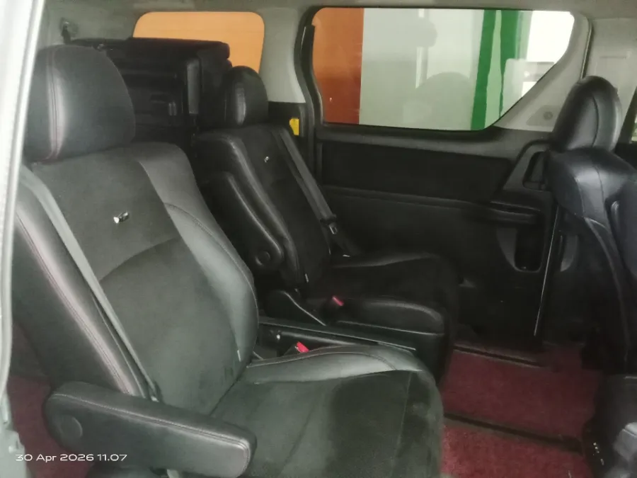 Foto Mobil Bekas Kabin Belakang Toyota Alphard 2.4 S tahun 2013