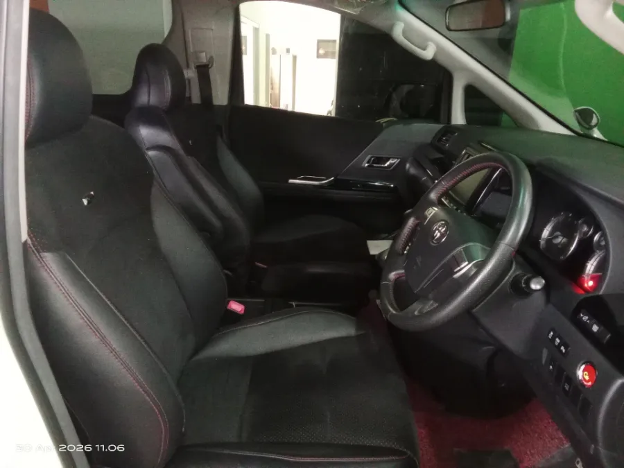 Foto Mobil Bekas Kabin Depan Toyota Alphard 2.4 S tahun 2013