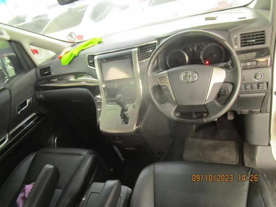 Foto Mobil Bekas Dashboard Toyota Alphard 2.4 SC tahun 2014