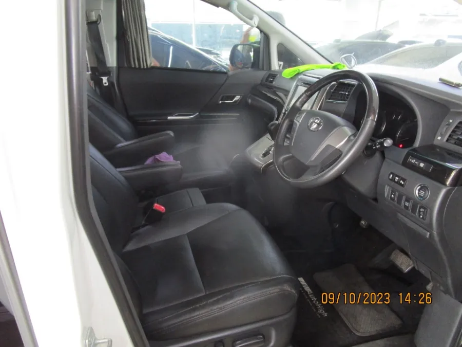 Foto Mobil Bekas Kabin Depan Toyota Alphard 2.4 SC tahun 2014