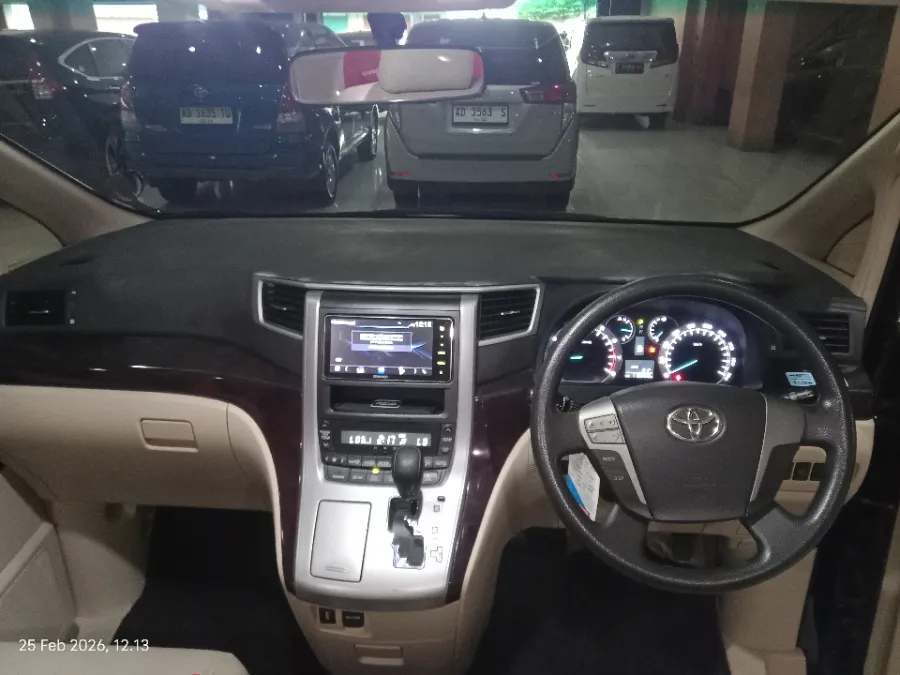 Foto Mobil Bekas Dashboard Toyota Alphard 2.4 X tahun 2014