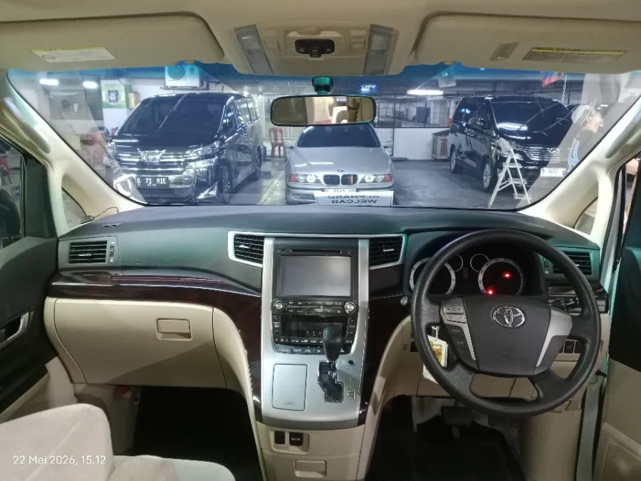 Foto Mobil Bekas Dashboard Toyota Alphard 2.4 X tahun 2014