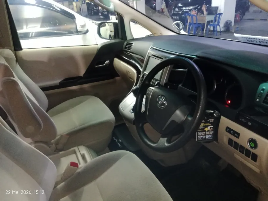 Foto Mobil Bekas Kabin Depan Toyota Alphard 2.4 X tahun 2014