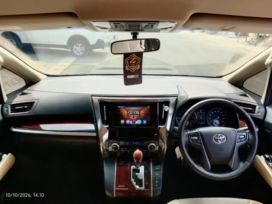 Foto Mobil Bekas Dashboard Toyota Alphard 2.4 X tahun 2016
