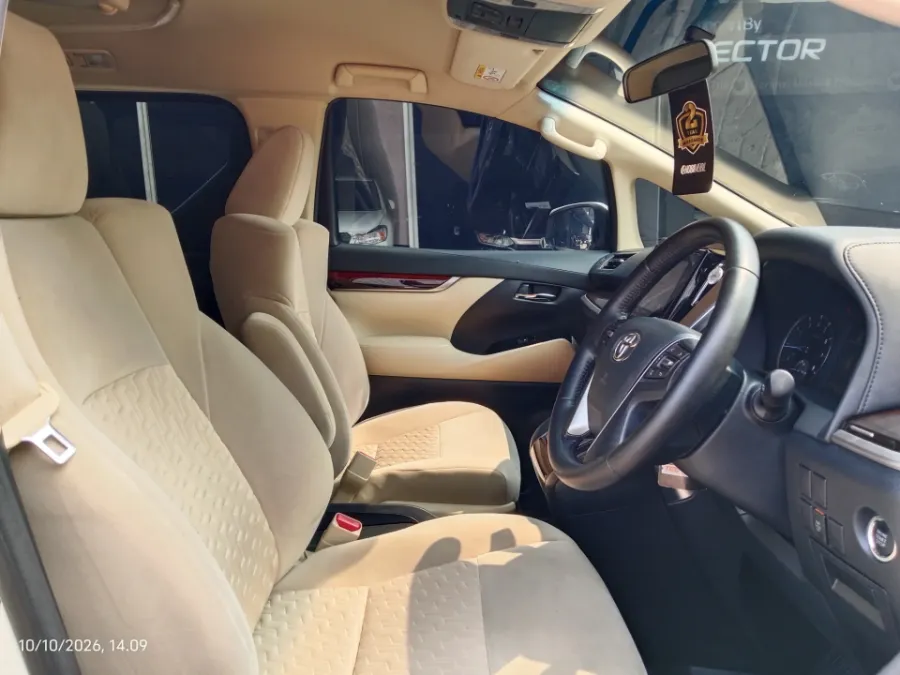 Foto Mobil Bekas Kabin Depan Toyota Alphard 2.4 X tahun 2016