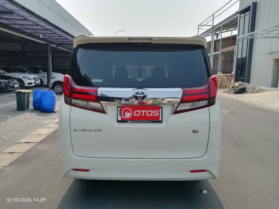 Foto Mobil Bekas Tampak Belakang Toyota Alphard 2.4 X tahun 2016