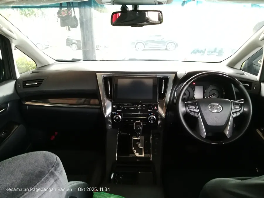 Foto Mobil Bekas Dashboard Toyota Alphard 2.5 tahun 2015