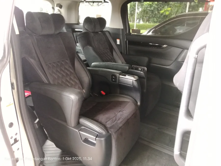 Foto Mobil Bekas Kabin Belakang Toyota Alphard 2.5 tahun 2015