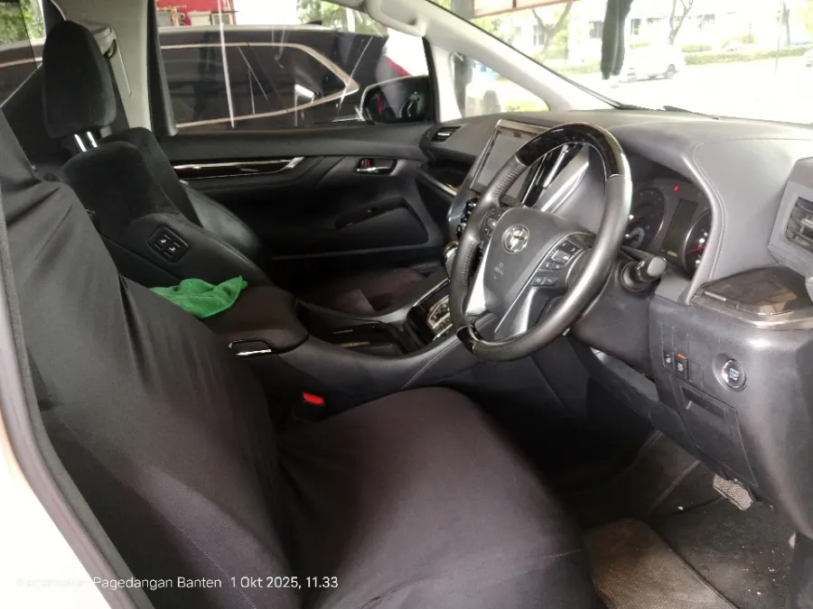 Foto Mobil Bekas Kabin Depan Toyota Alphard 2.5 tahun 2015
