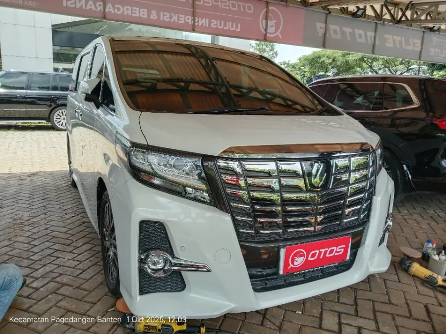 Foto Mobil Bekas Kanan Depan Toyota Alphard 2.5 tahun 2015