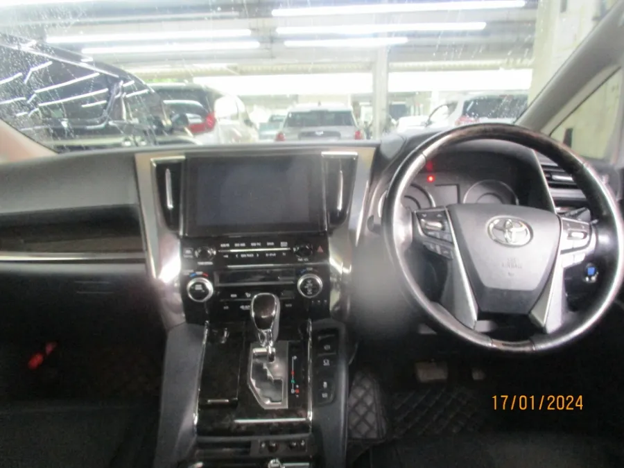 Foto Mobil Bekas Dashboard Toyota Alphard 2.5 tahun 2016