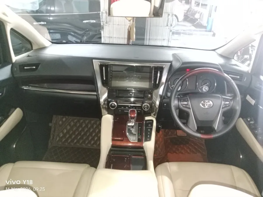 Foto Mobil Bekas Dashboard Toyota Alphard 2.5 G tahun 2015