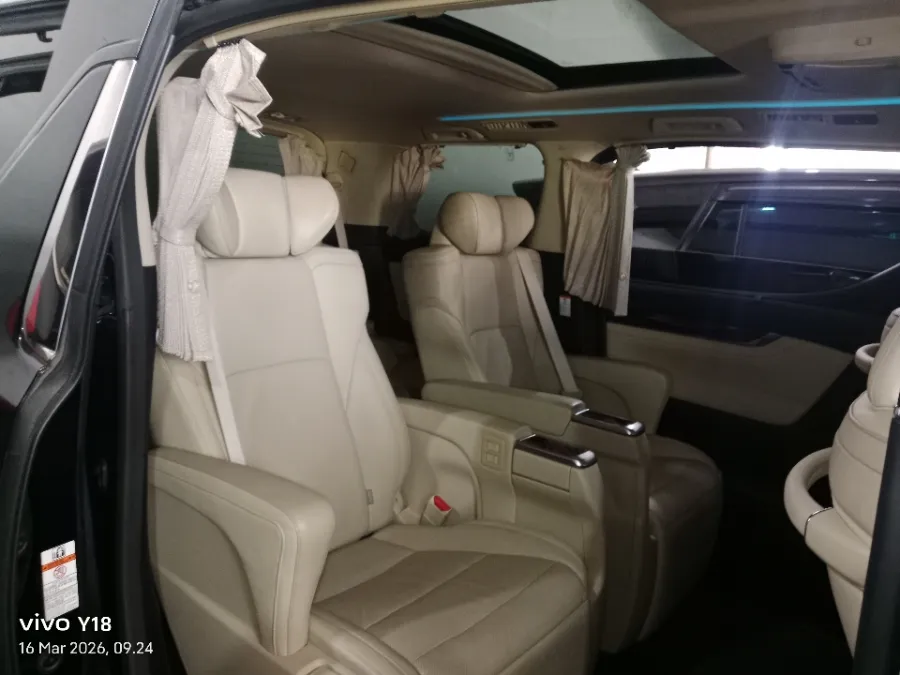 Foto Mobil Bekas Kabin Belakang Toyota Alphard 2.5 G tahun 2015