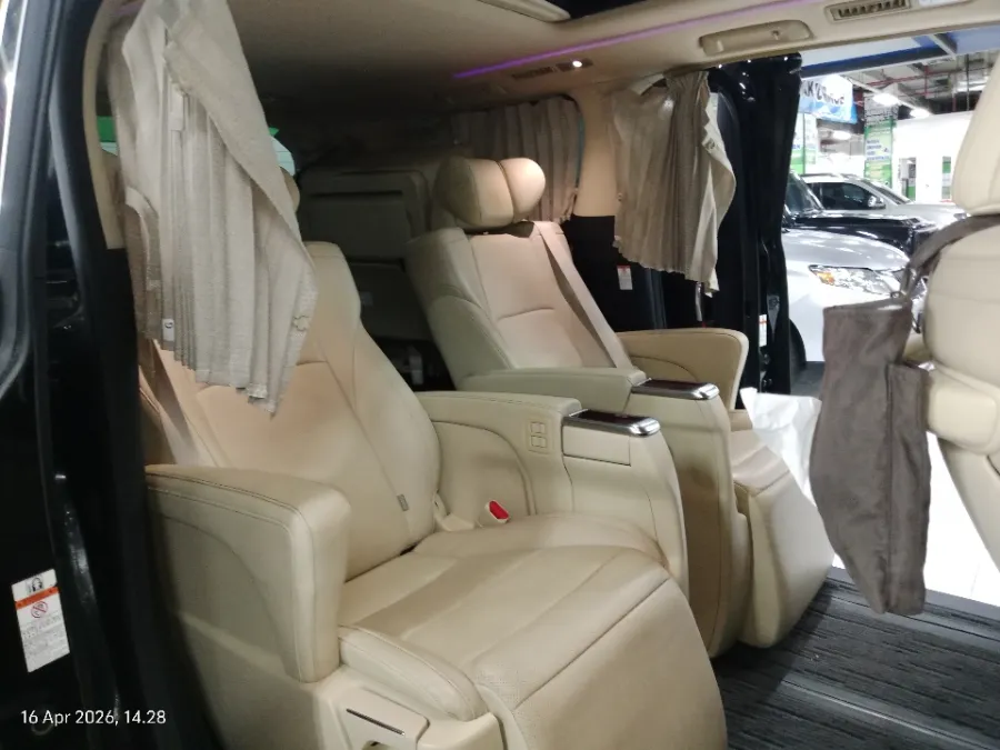 Foto Mobil Bekas Kabin Belakang Toyota Alphard 2.5 G tahun 2015