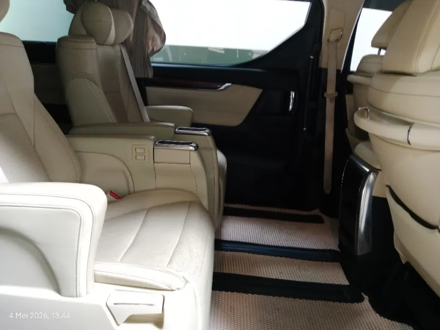 Foto Mobil Bekas Kabin Belakang Toyota Alphard 2.5 G tahun 2015