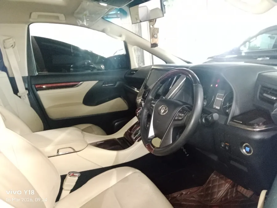 Foto Mobil Bekas Kabin Depan Toyota Alphard 2.5 G tahun 2015