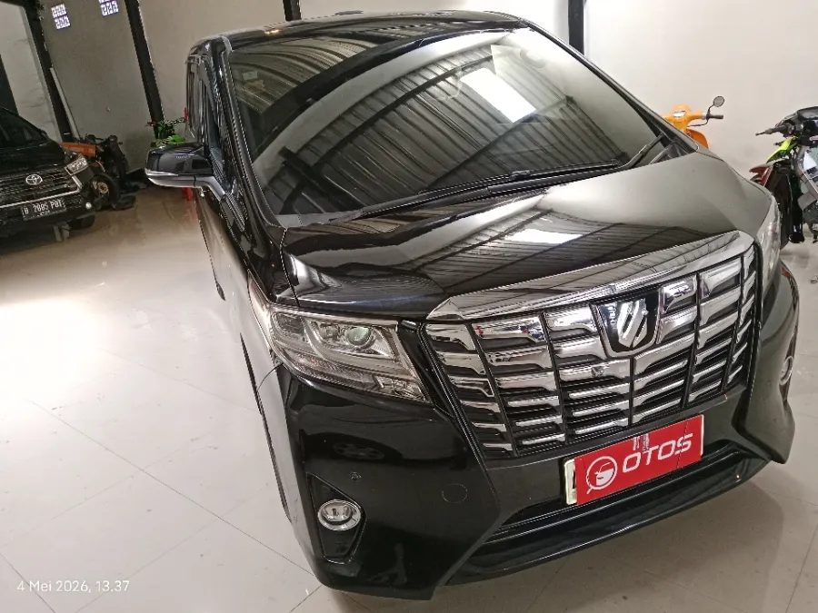 Foto Mobil Bekas Kanan Depan Toyota Alphard 2.5 G tahun 2015
