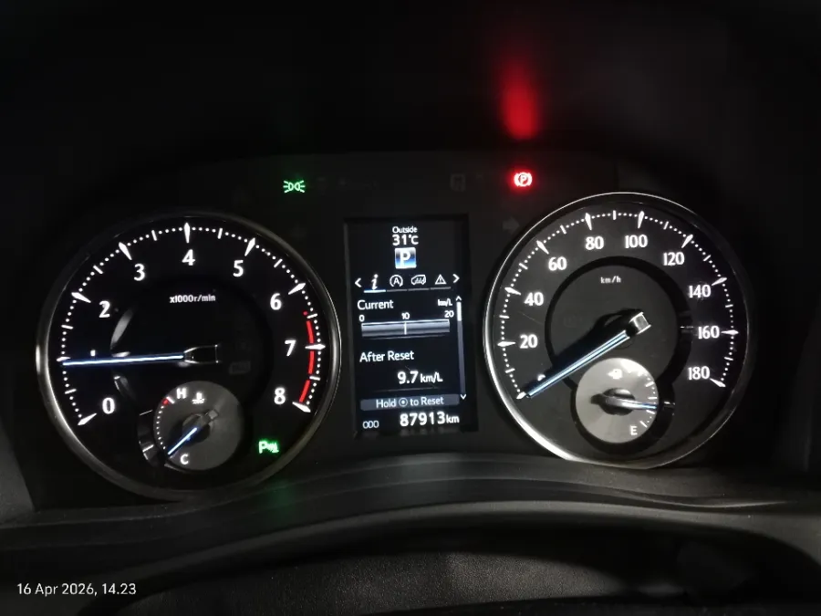 Foto Mobil Bekas Odometer Toyota Alphard 2.5 G tahun 2015
