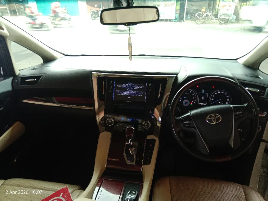 Foto Mobil Bekas Dashboard Toyota Alphard 2.5 G tahun 2016