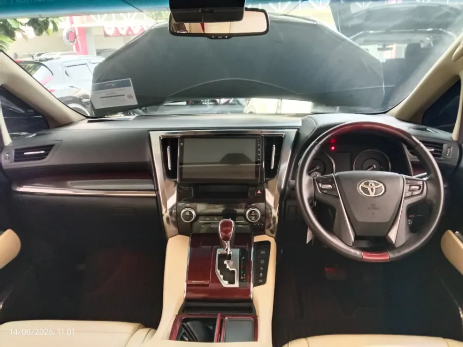 Foto Mobil Bekas Dashboard Toyota Alphard 2.5 G tahun 2016