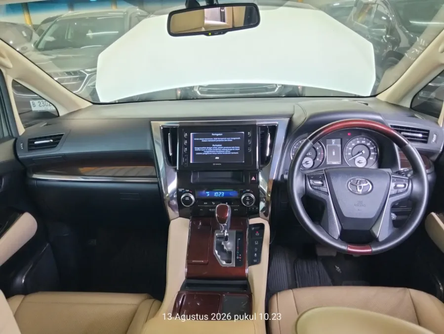 Foto Mobil Bekas Dashboard Toyota Alphard 2.5 G tahun 2016