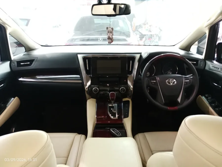 Foto Mobil Bekas Dashboard Toyota Alphard 2.5 G tahun 2016