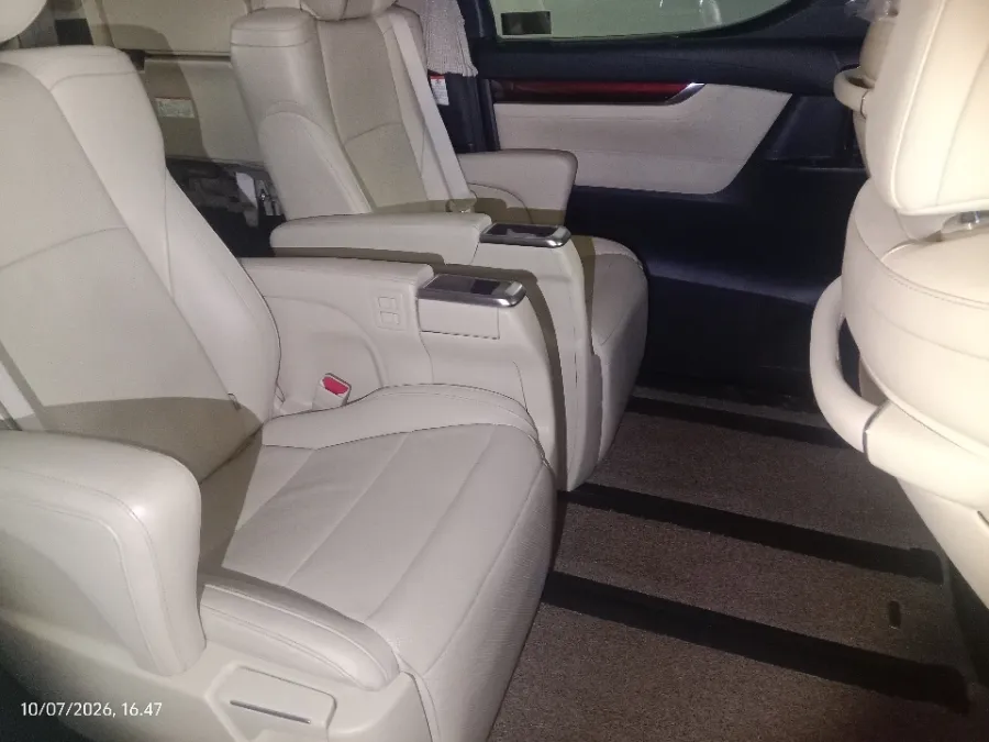 Foto Mobil Bekas Kabin Belakang Toyota Alphard 2.5 G tahun 2016