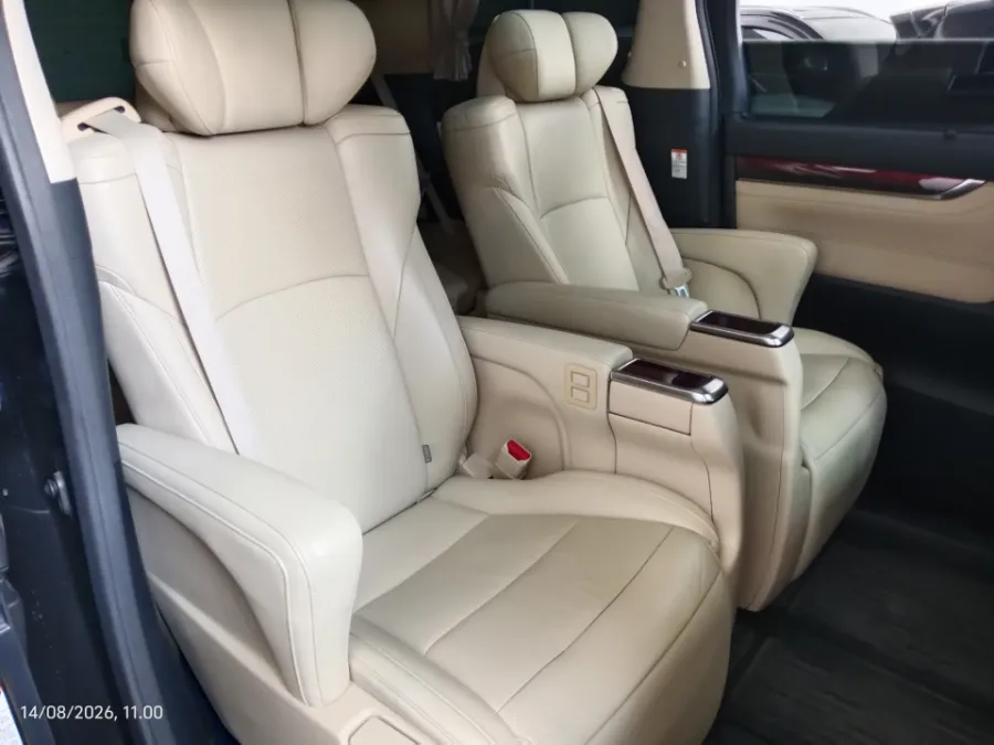 Foto Mobil Bekas Kabin Belakang Toyota Alphard 2.5 G tahun 2016