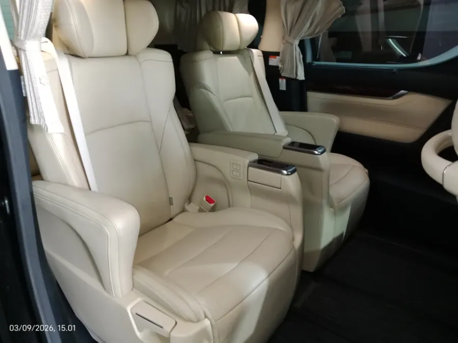 Foto Mobil Bekas Kabin Belakang Toyota Alphard 2.5 G tahun 2016