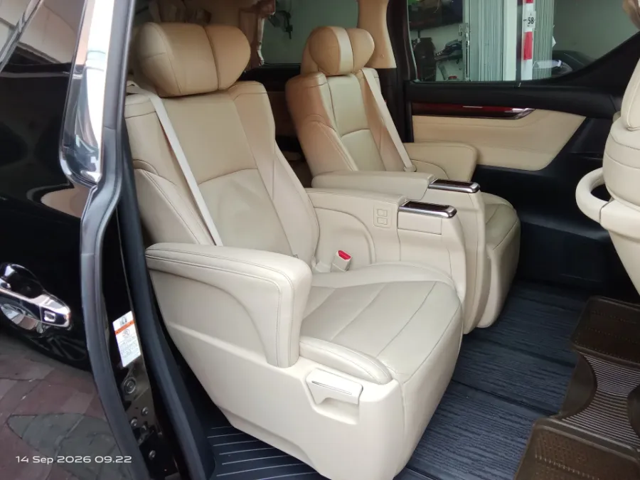 Foto Mobil Bekas Kabin Belakang Toyota Alphard 2.5 G tahun 2016