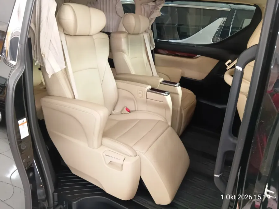 Foto Mobil Bekas Kabin Belakang Toyota Alphard 2.5 G tahun 2016