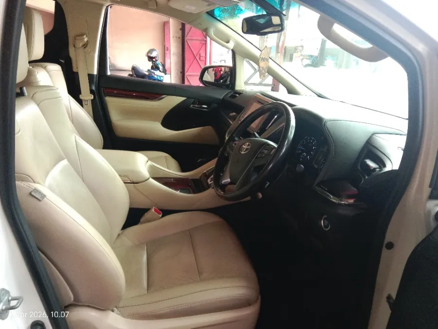 Foto Mobil Bekas Kabin Depan Toyota Alphard 2.5 G tahun 2016