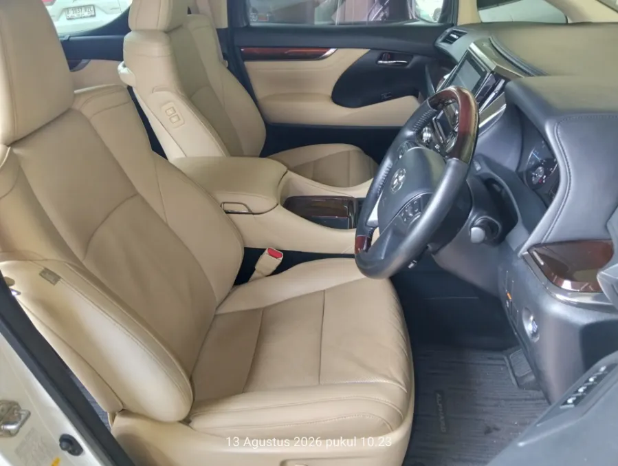 Foto Mobil Bekas Kabin Depan Toyota Alphard 2.5 G tahun 2016
