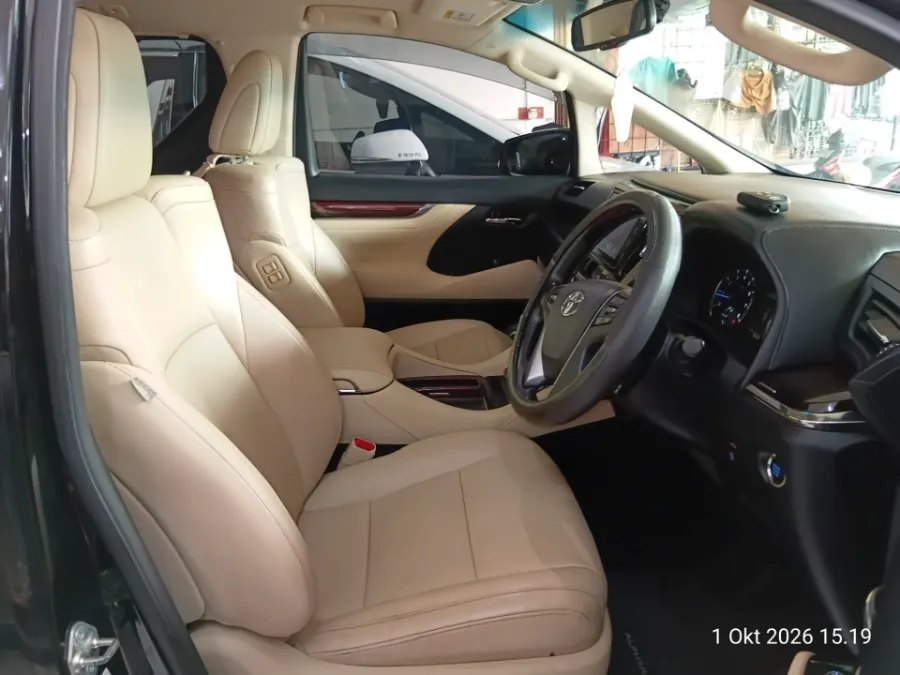 Foto Mobil Bekas Kabin Depan Toyota Alphard 2.5 G tahun 2016