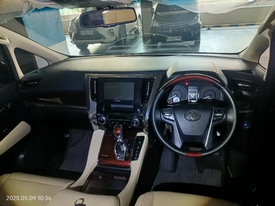 Foto Mobil Bekas Dashboard Toyota Alphard 2.5 G tahun 2017
