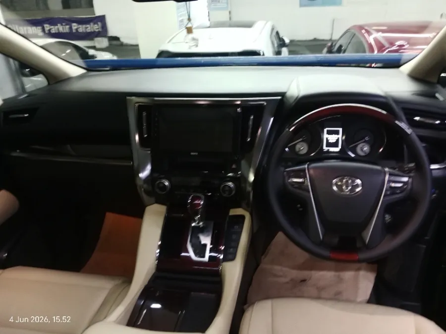 Foto Mobil Bekas Dashboard Toyota Alphard 2.5 G tahun 2017